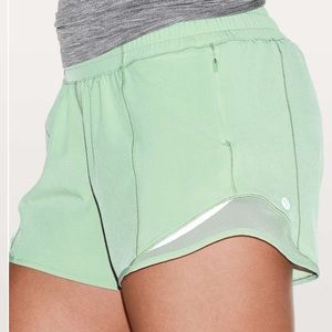 VGUC 🍋 Lululemon Hotty Hot Shorts: Long 4” in Mint Green